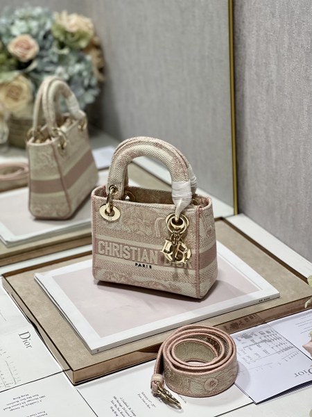 Handbag   Dior  9028  size  17×7.5×14 cm