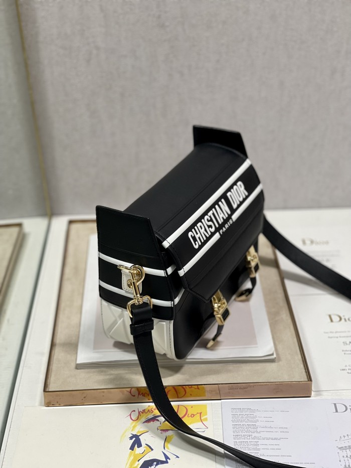 Handbag   Dior  6619  size  24×9.5×19 cm