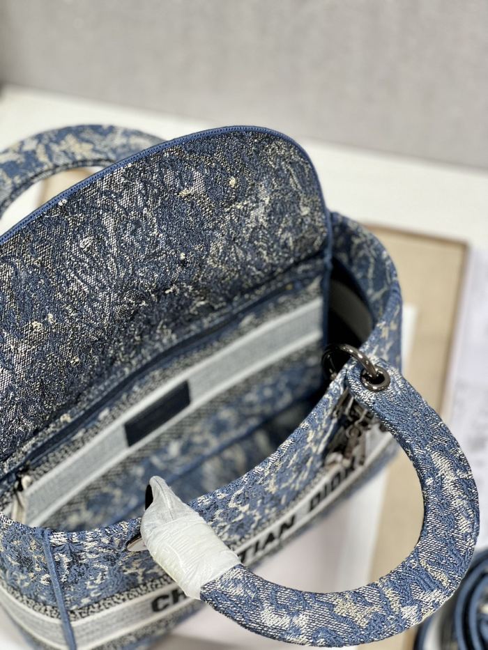 Handbag   Dior  9027  size 24*20*11  cm