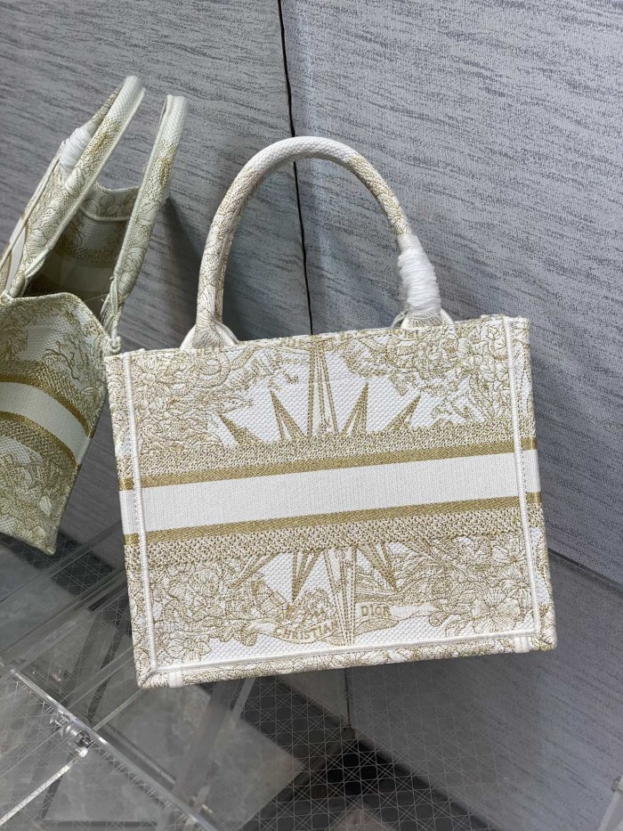 Handbag   Dior  size  26*8*22 cm