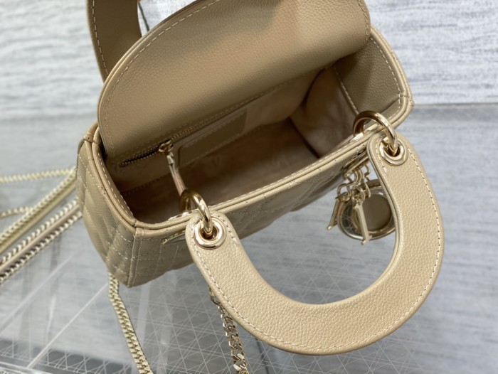  Handbag   Dior   size 17 cm