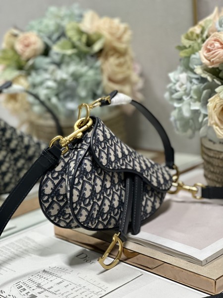 Handbag   Dior  3397  size  19.5×16×6.5  cm