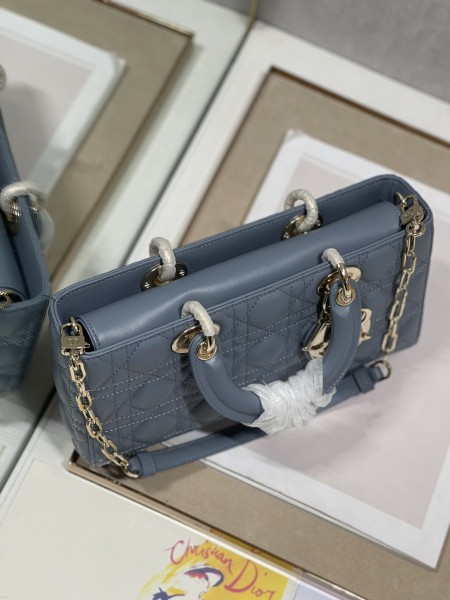 Handbag   Dior 0540  size  26*6*14 cm