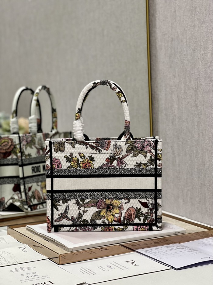 Handbag  Dior  1265  size  26.5×21×14 cm