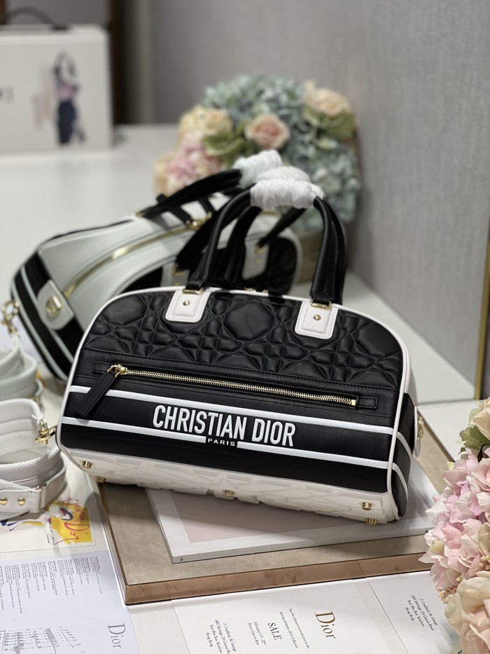  Handbag   Dior  6202  size  34×18×15 cm