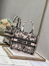 Handbag  Dior  1265  size 26.5×21×14 cm 