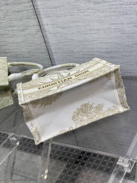 Handbag   Dior  size  26*8*22 cm