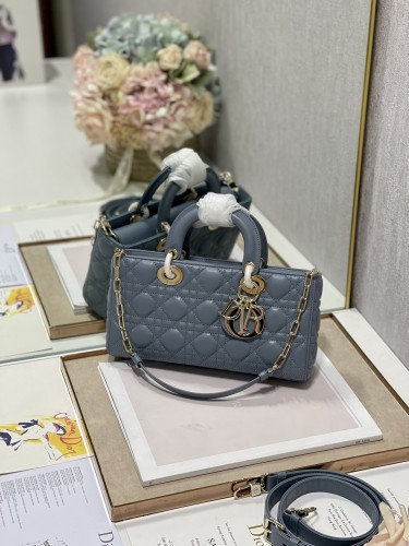 Handbag   Dior 0540  size  26*6*14 cm