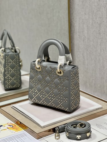 Handbag   Dior  0531  size  20×16.5×8 cm