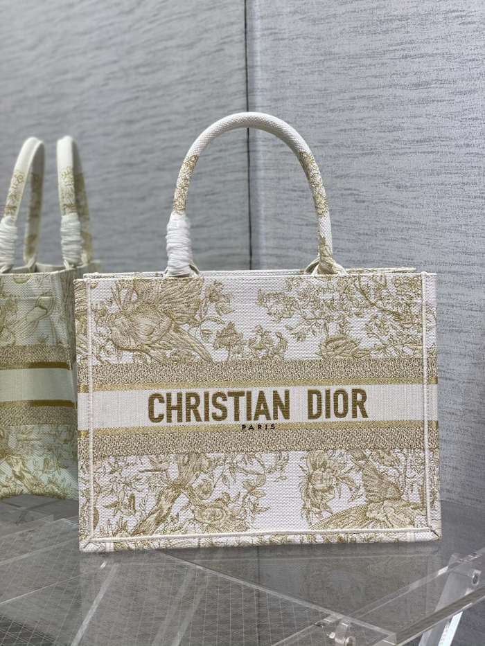 Handbag   Dior   size 36*18*28 cm