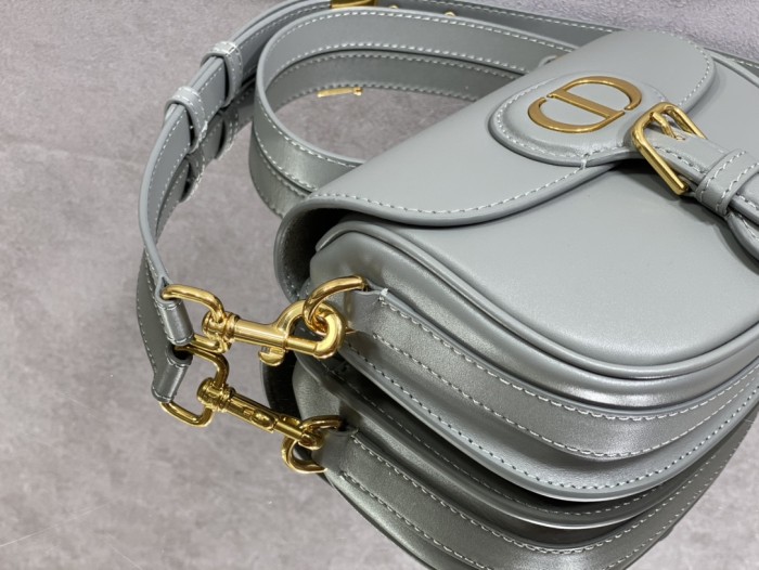 Handbag   Dior size 18*14*5 cm