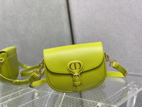 Handbag   Dior  size  22*17*6 cm