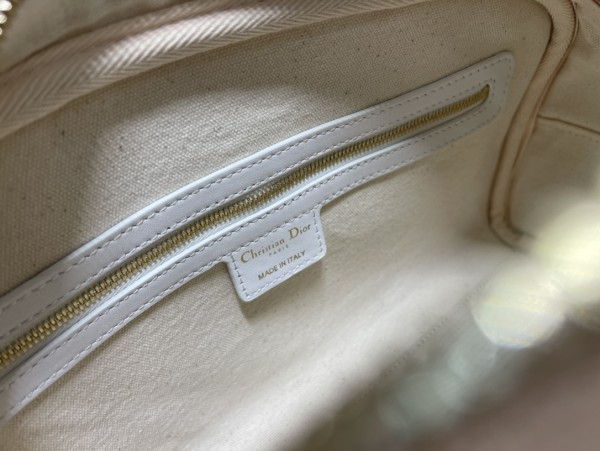  Handbag   Dior  6202  size 34×18×15 cm