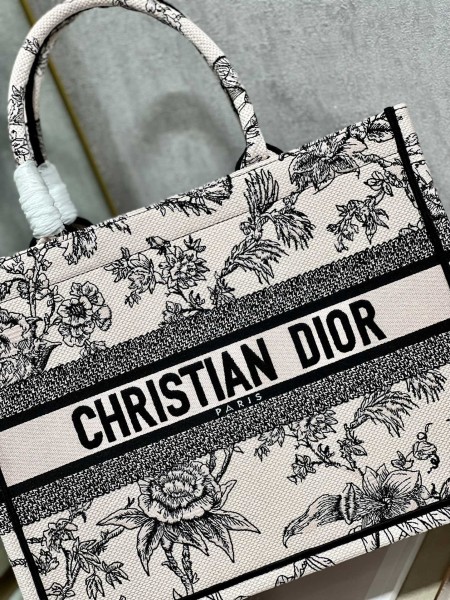 Handbag  Dior  1286  size 36×28  cm