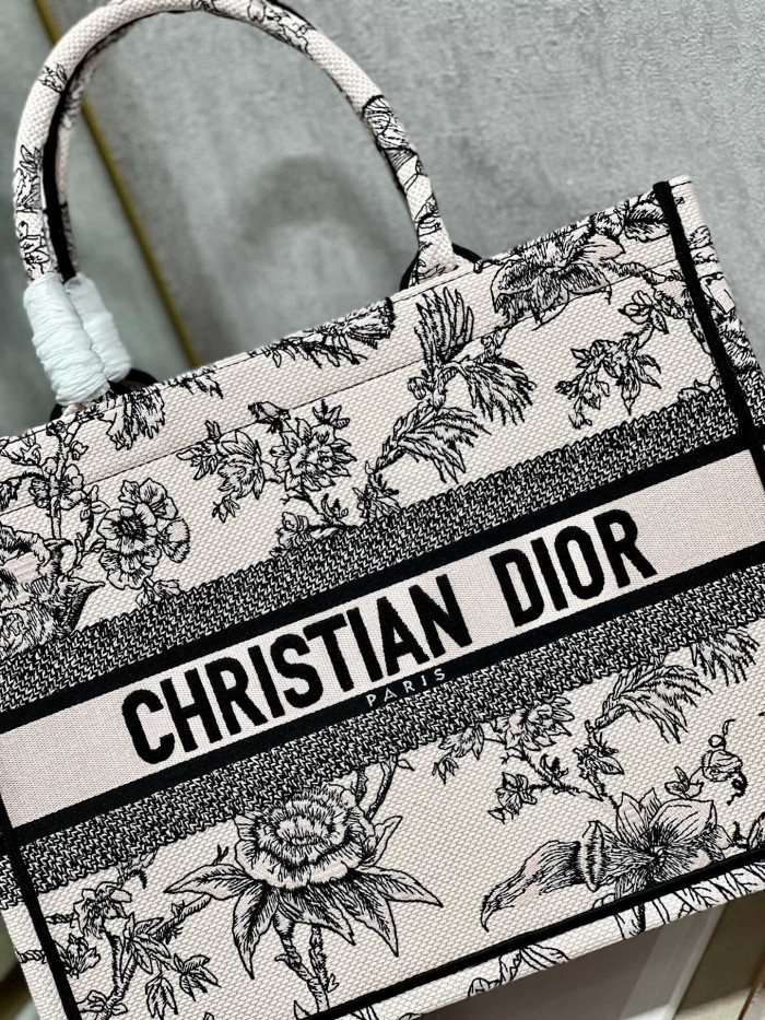 Handbag  Dior  1286  size 36×28  cm