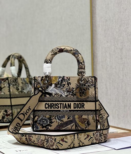 Handbag   Dior  9027  size  24*20*11  cm