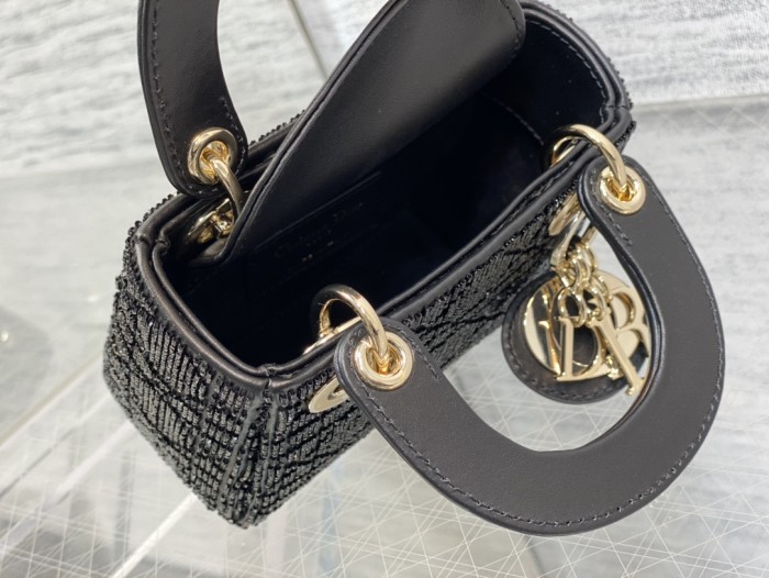 Handbag   Dior  size  12*10*5 cm