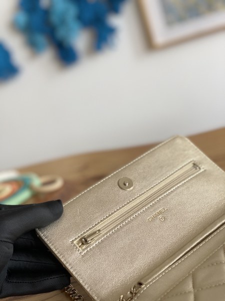 Handbag   Chanel  0250  size  19 cm