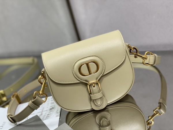 Handbag   Dior  size  18*14*5 cm