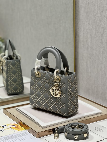 Handbag   Dior  0531  size  20×16.5×8 cm