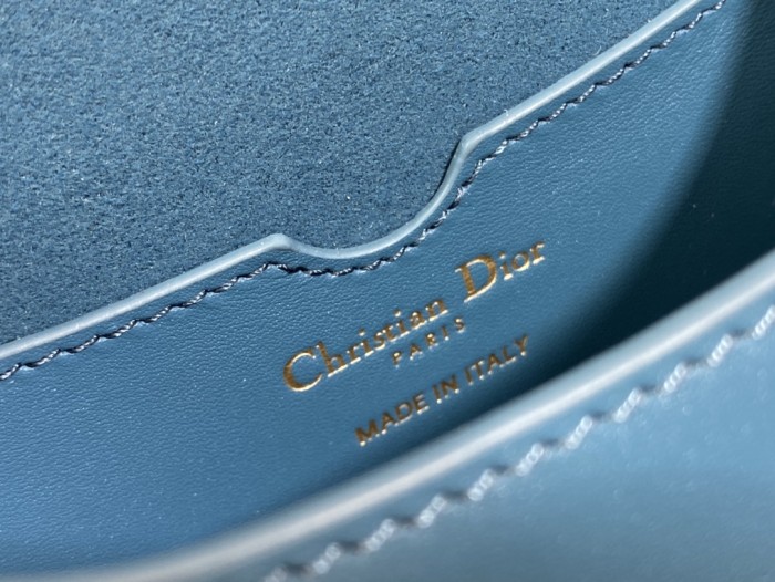 Handbag   Dior  size  18*14*5 cm