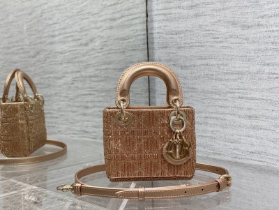 Handbag   Dior   size  12*10*5 cm