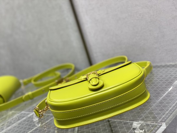 Handbag   Dior  size  22*17*6 cm