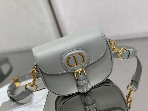 Handbag   Dior size 18*14*5 cm