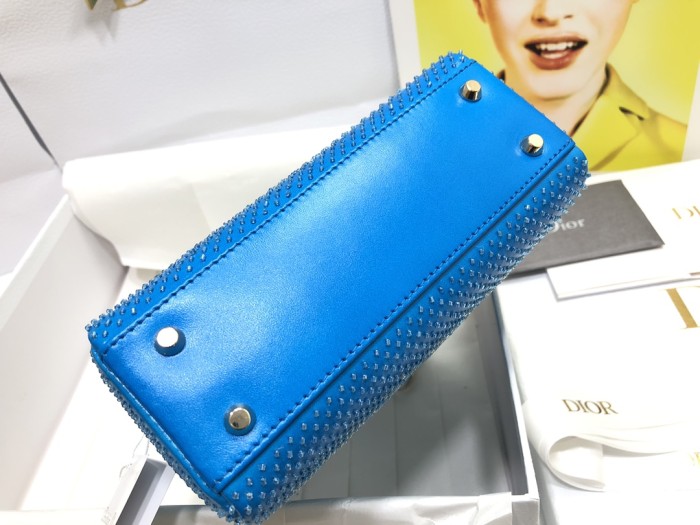   Handbag   Dior M0505  size  17×15×7 cm