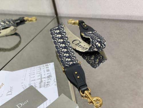 Handbag   Dior  size  27*18*19.5 cm