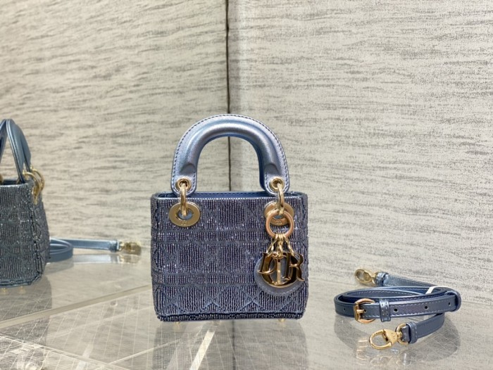 Handbag   Dior  size  12*10*5 cm