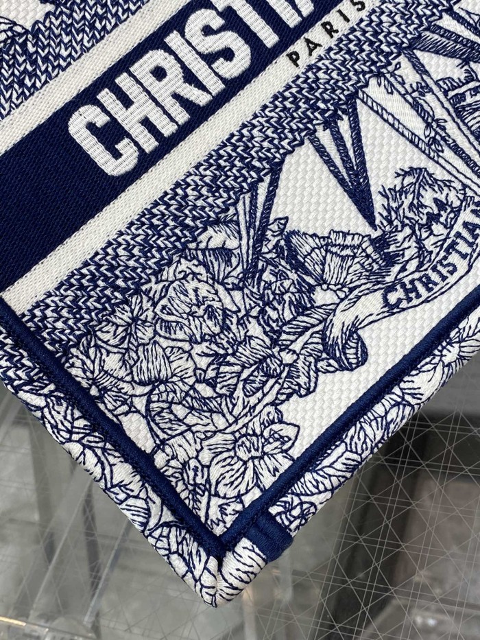 Handbag   Dior  size  26*8*22 cm