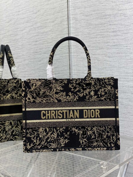 Handbag   Dior  size  36*18*28 cm