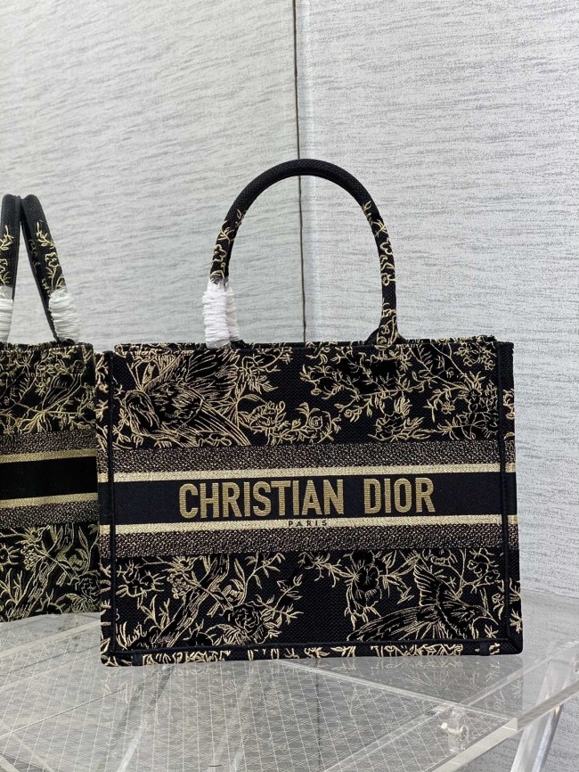 Handbag   Dior  size  36*18*28 cm