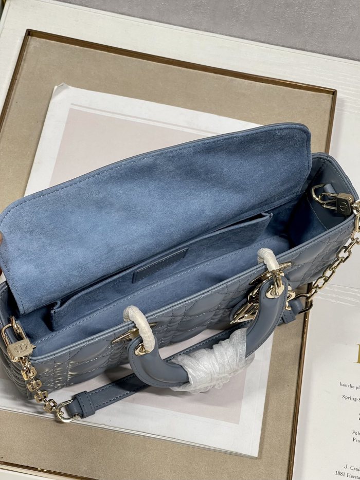 Handbag   Dior 0540  size  26*6*14 cm