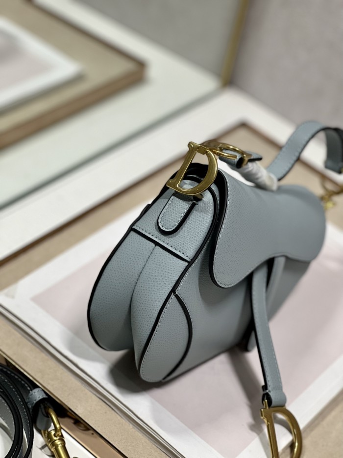 Handbag   Dior  3351 size 19.5×16×6.5 cm