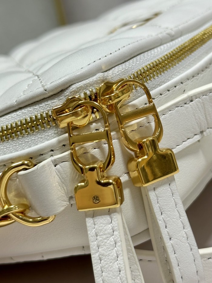 Handbag   Dior  5140  size  18×13×5  cm