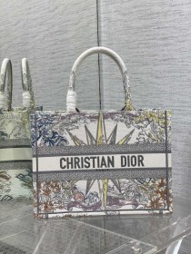 Handbag   Dior  size  36*18*28 cm