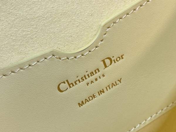 Handbag   Dior size  22*17*6 cm