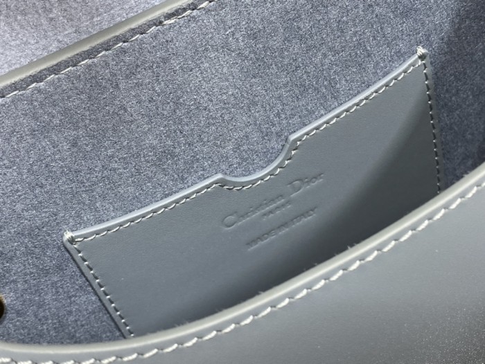 Handbag   Dior  size  22*17*6 cm