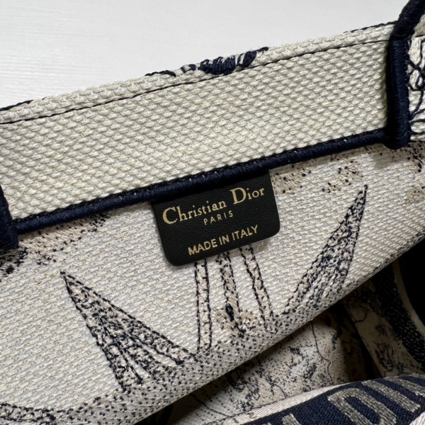 Handbag   Dior  8001 size  36×28  cm