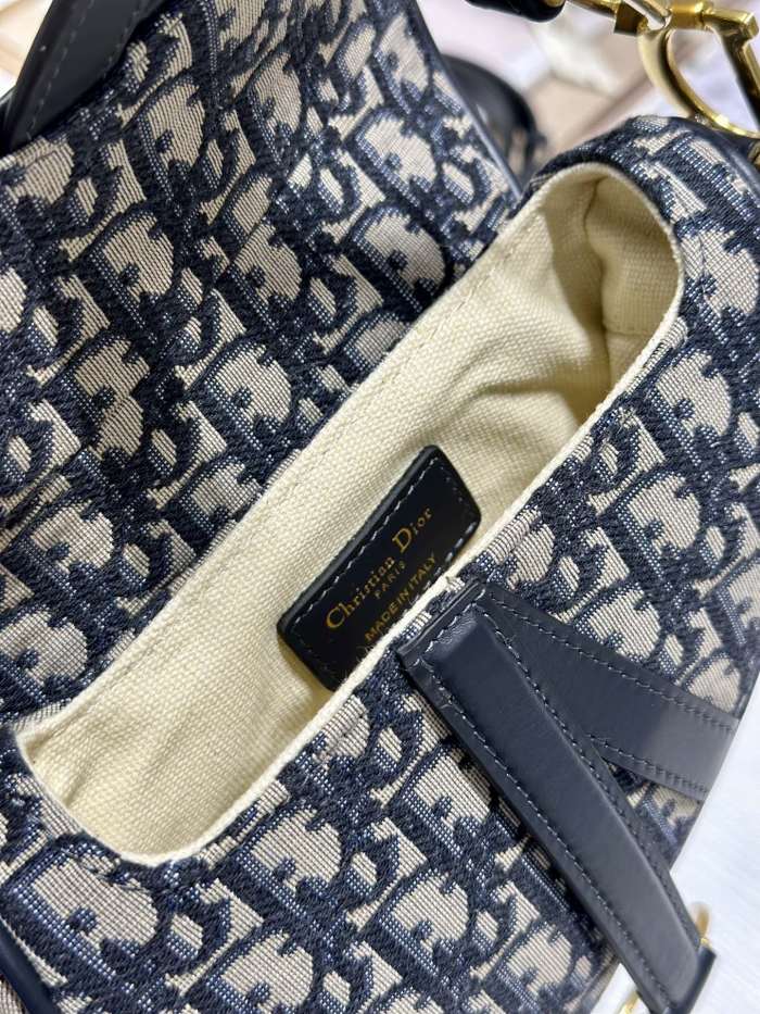 Handbag   Dior  3397  size  19.5×16×6.5  cm