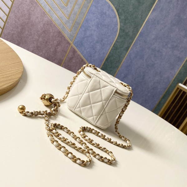 Handbag   Dior 81136  size  10.5 8.5 7 cm