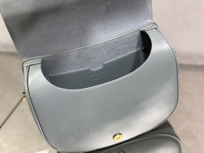 Handbag   Dior  size  27*18*19.5 cm