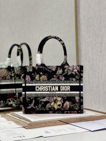 Handbag   Dior  1265  size  26.5×21×14 cm