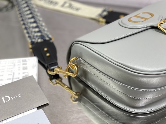 Handbag   Dior size  27*18*19.5 cm