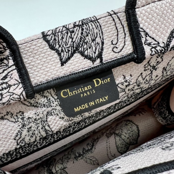 Handbag  Dior  1265  size 26.5×21×14 cm 