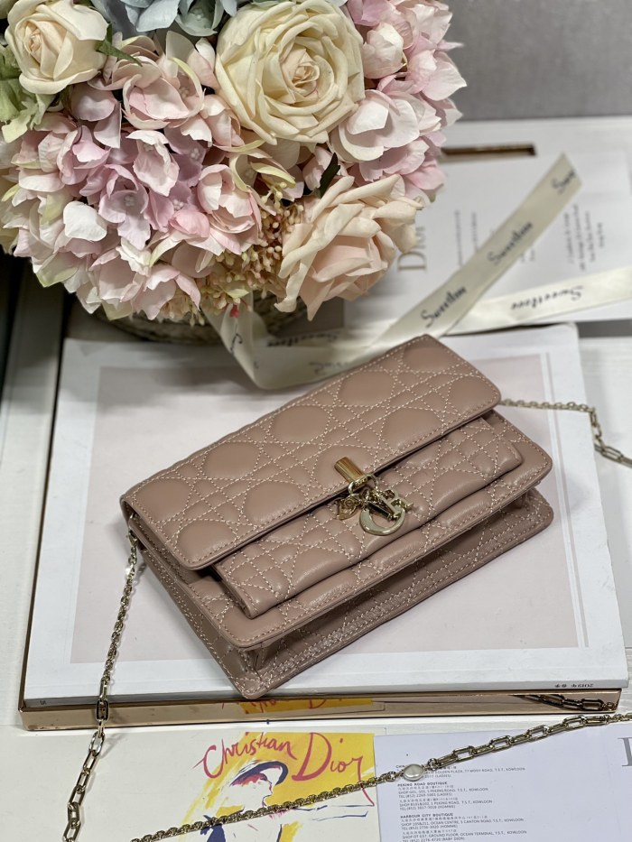 Handbag   Dior  0937  size 19.5×12.5×5 cm