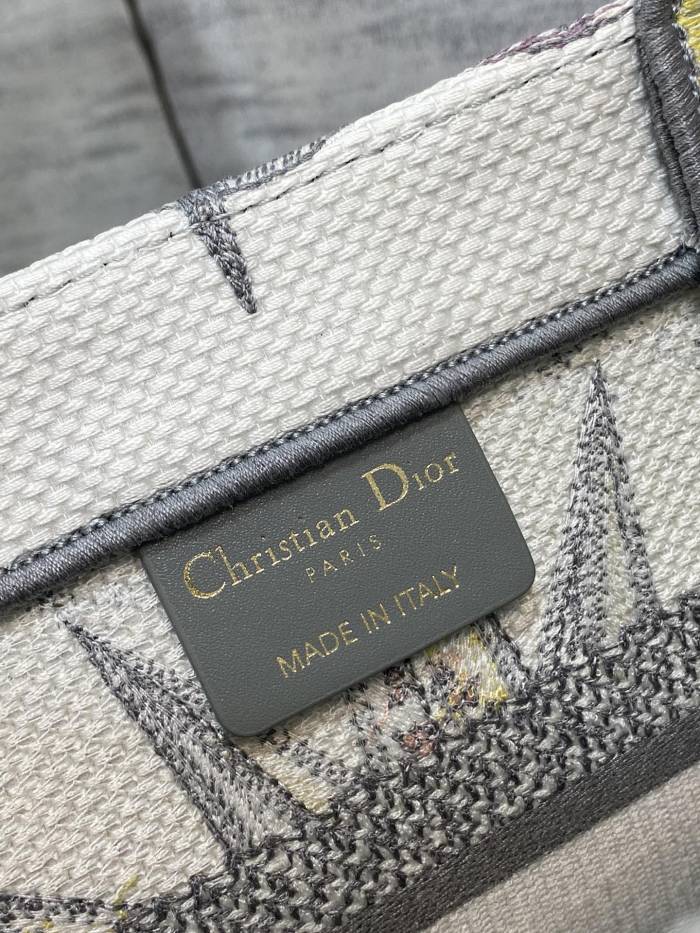 Handbag   Dior  size 26*8*22 cm