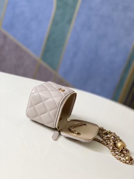 Handbag  Chanel  81136  size  10.5 8.5 7 cm